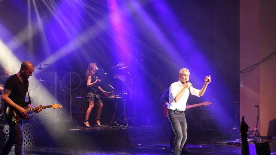 Sergio Dalma &quot;enamora&quot; en el auditorio de Teulada