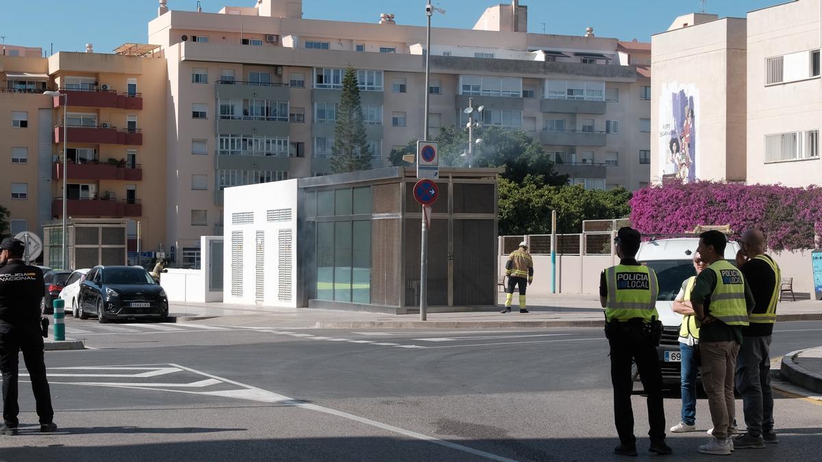 Las imágenes del incendio del aparcamiento del Cetis en Ibiza