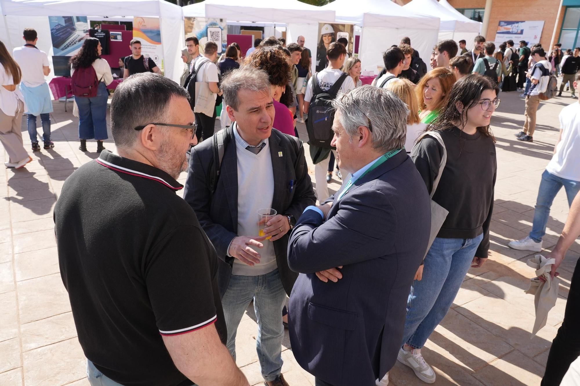 Más de mil universitarios aspiran a un empleo en la industria 5.0 de Castellón. Así ha sido la Feria de Empresas de la UJI.