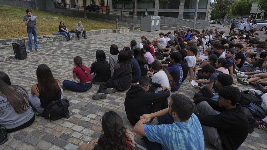 Girona commemora els 81 anys de l'alliberament de Mauthausen amb més de 150 alumnes i professors