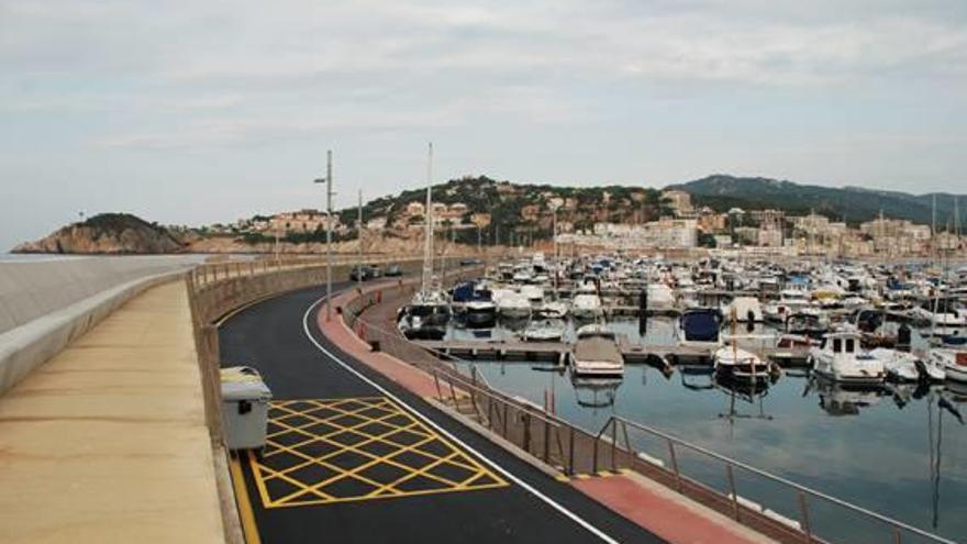 Ports pavimenta el vial paral·lel del dic de recer del port de Sant Feliu