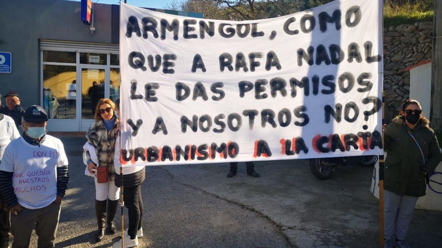 Vecinos de los Don Pepe en Ibiza denuncian el impago de las ayudas del Consell
