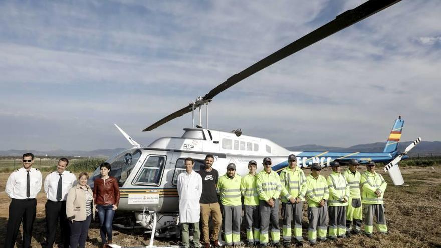 Responsables de Sanidad y el equipo de la empresa Lokímica, encargada del control de plagas.