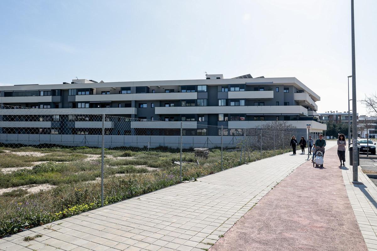 Polémica por la venta de unas viviendas protegidas en San Juan de Alicante.