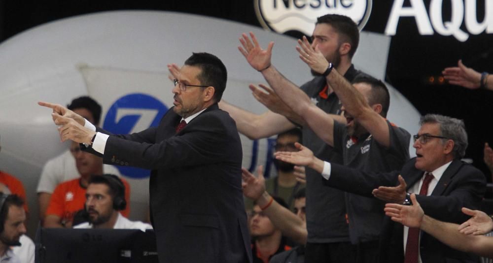 El Valencia Basket tumba al Barcelona