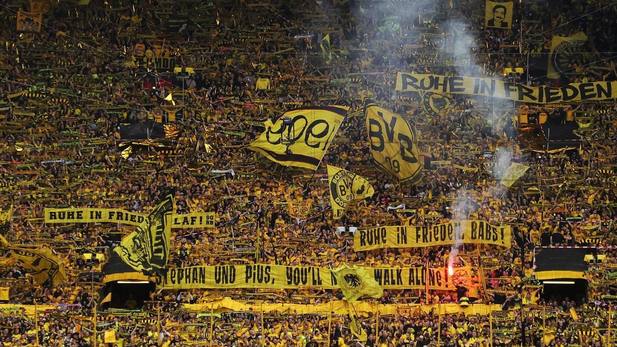 El 'Muro Amarillo' del Borussia Dortmund, una pared vertical que se ubica en el Signal Iduna Park.