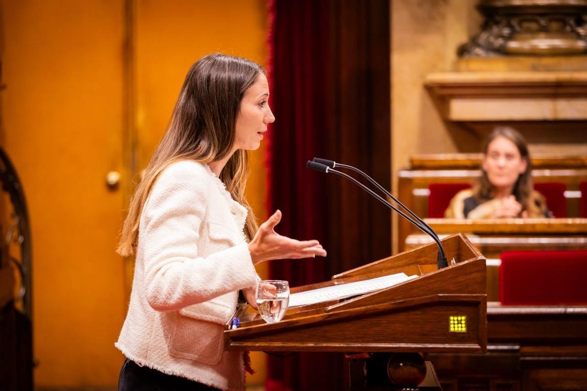 La diputada de Junts Judith Toronjo, durant una intervenció al Parlament.