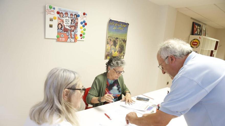 Los candidatos del PSOE de Gijón inician "con ilusión" la carrera por los avales (en imágenes)