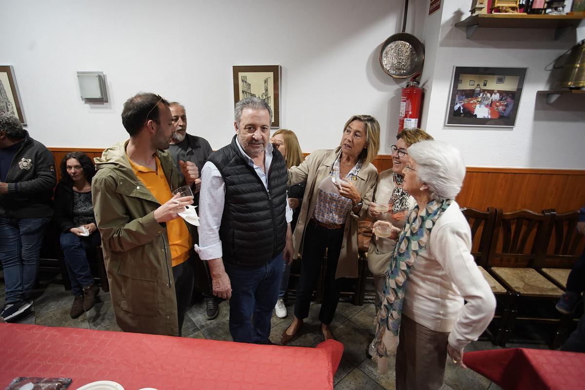 Girona restaurant aliança ( Heroïnes Santa Barbara, 3) 22 anys servint pop a Girona festa de comiat dels actuals amos de la Pulperia Aliança