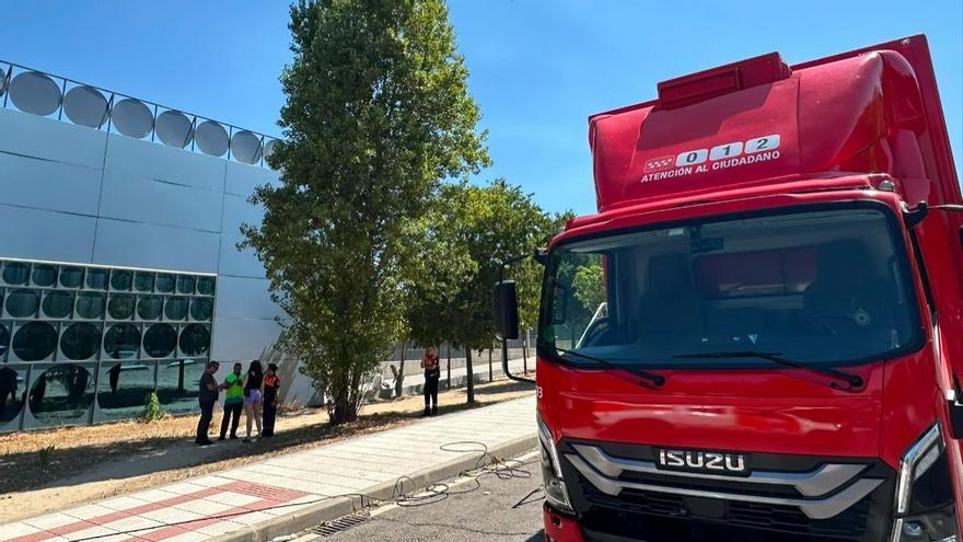 Los vecinos de Navalcarnero se vuelcan con los evacuados que solo piensan en volver a casa: "Cada día que pasa se vuelve más angustioso"