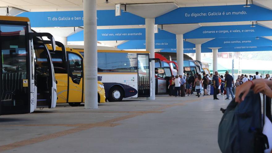 Terminal de autobuses en la estación intermodal de Ourense. |  // FERNANDO CASANOVA