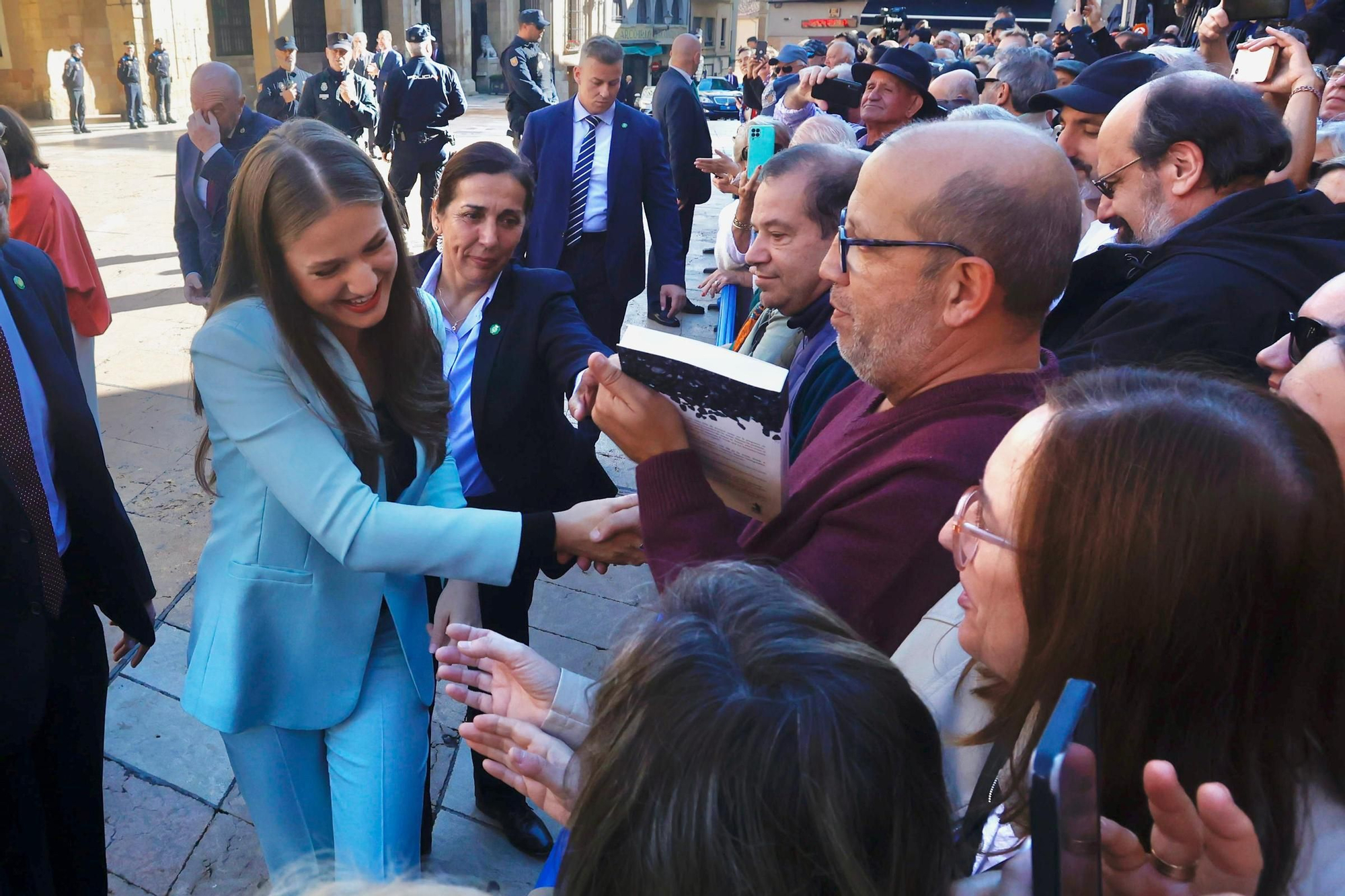 EN IMÁGENES |  Así fueron los primeros actos de la Princesa Leonor en solitario en Asturias: Alcaldesa Honoraria de Oviedo y Medalla de Asturias