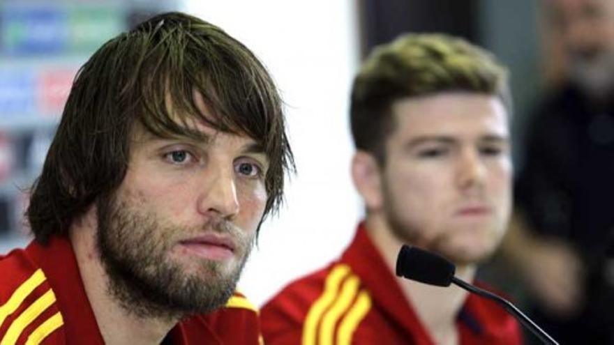 Michu contento de vestir de rojo