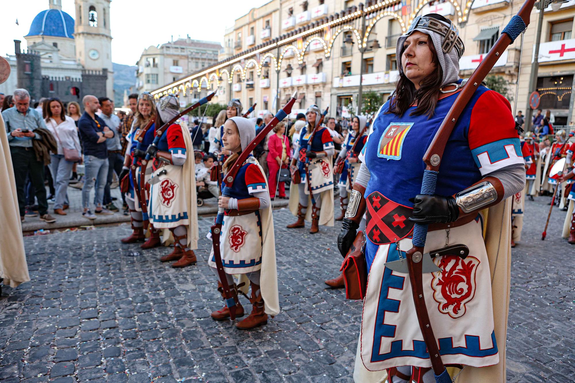 La solemne procesión marca el ecuador de la Trilogía en Alcoy