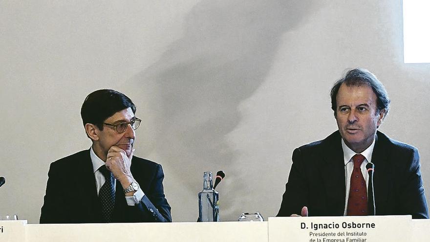 Ignacio Goirigolzarri e Ignacio Osborne, ayer durante la presentación del informe.