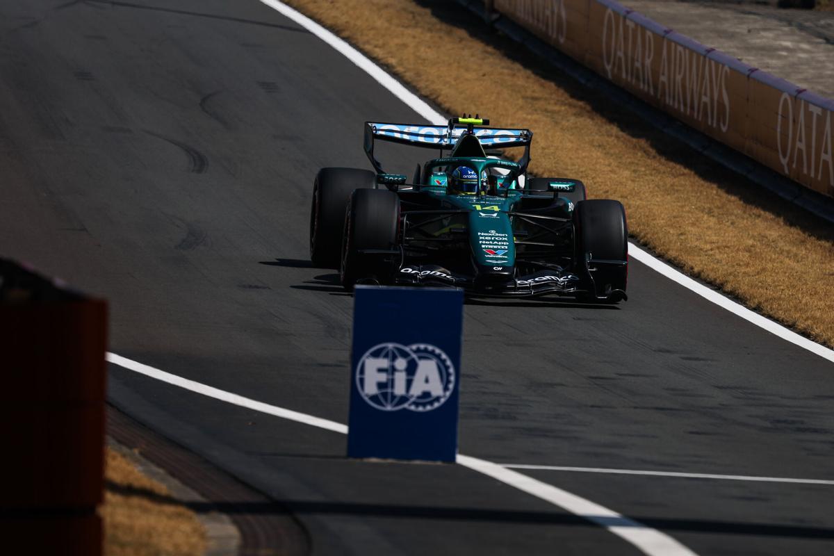 14 ALONSO Fernando (spa), Aston Martin F1 Team AMR26, action14 ALONSO Fernando (spa), Aston Martin F1 Team AMR26, action during the Formula 1 Heineken Chinese Grand Prix 2026, 2nd round of the 2026 Formula One World Championship from March 13 to 15, 2026 on the Shanghai International Circuit, in Shanghai, China - Photo Antonin Vincent / DPPI AFP7 13/03/2026 ONLY FOR USE IN SPAIN