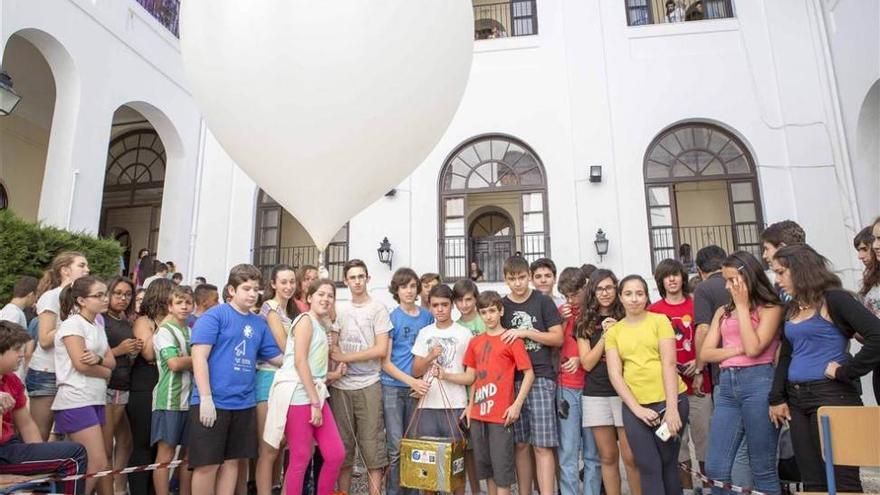 Clases de tecnología a 25.000 metros sobre el nivel del mar