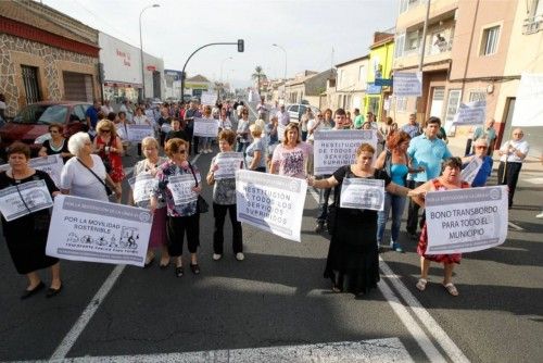 Protesta en Aljucer para recuperar el autobús