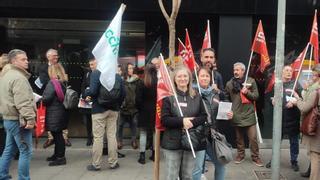 Protesta de los trabajadores del sector financiero en Alicante para reclamar mayores subidas salariales