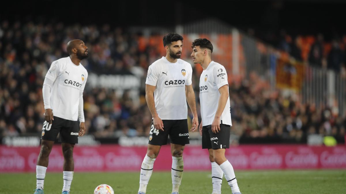 Foulquier, Cömert y Almeida se lamentan en Mestalla