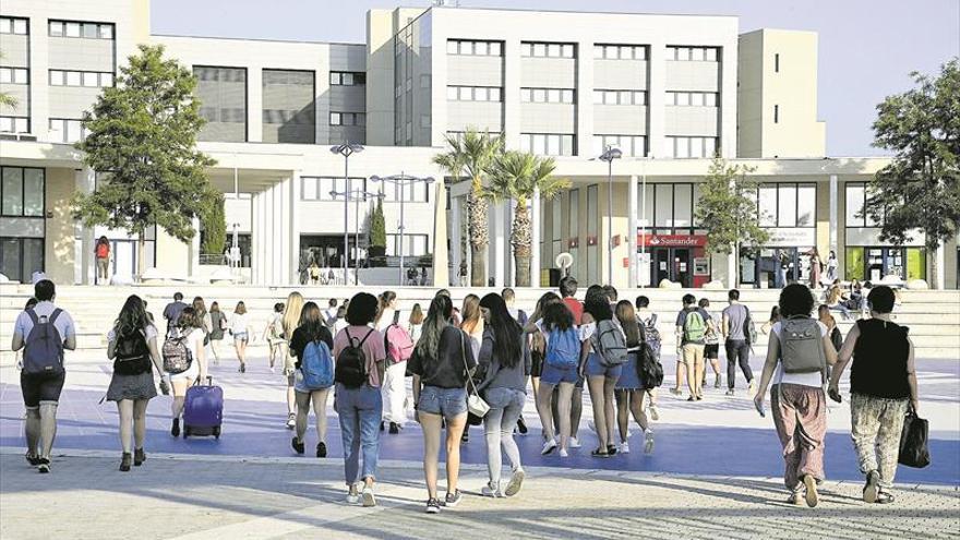 Médicos e ingenieros son los recién graduados de la UJI que más cobran