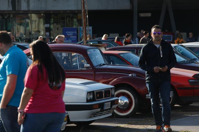 Los coches clásicos deslumbran en La Magdalena