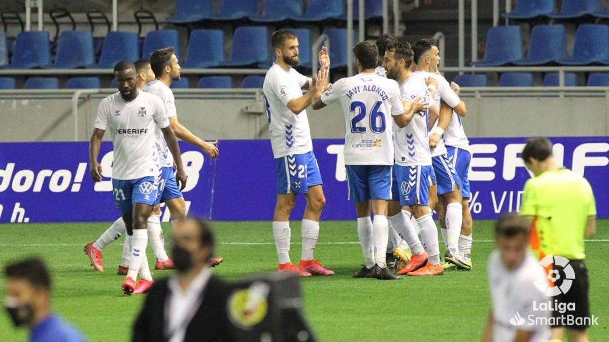 Una imagen del Tenerife - Sporting de Gijón.