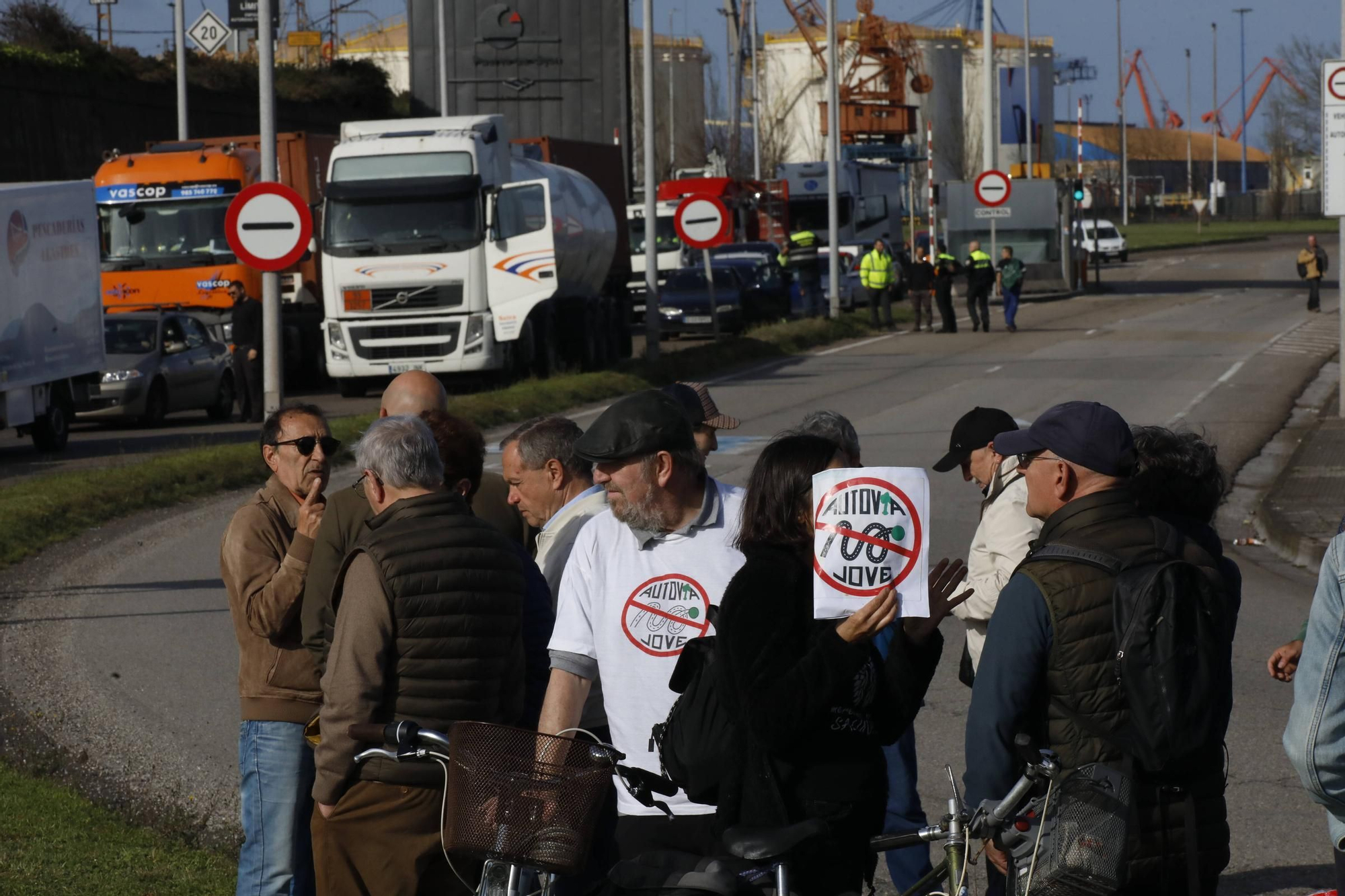 Gijón inicia las movilizaciones tras el enésimo fiasco con el vial de Jove