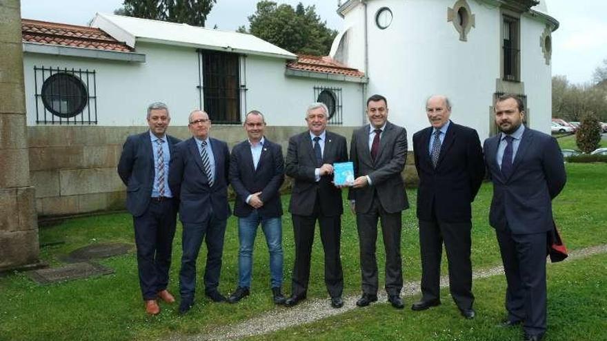 Responsables de la USC, Xunta y Concello de Lalín, en la presentación ayer en el Observatorio Astronómico. // USC