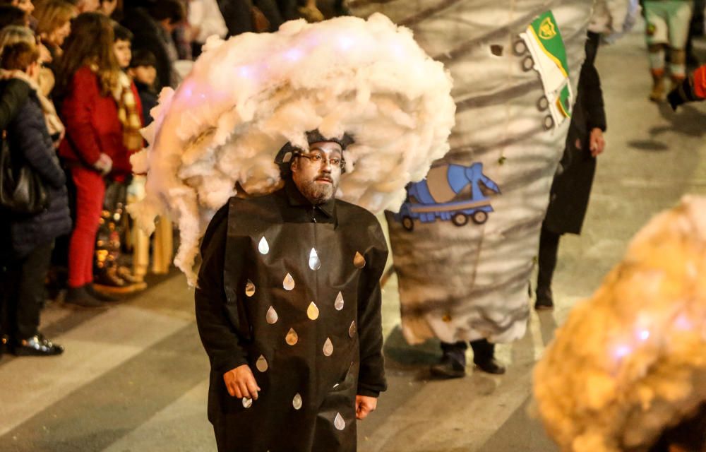 El Carnaval llena Benidorm de disfraces