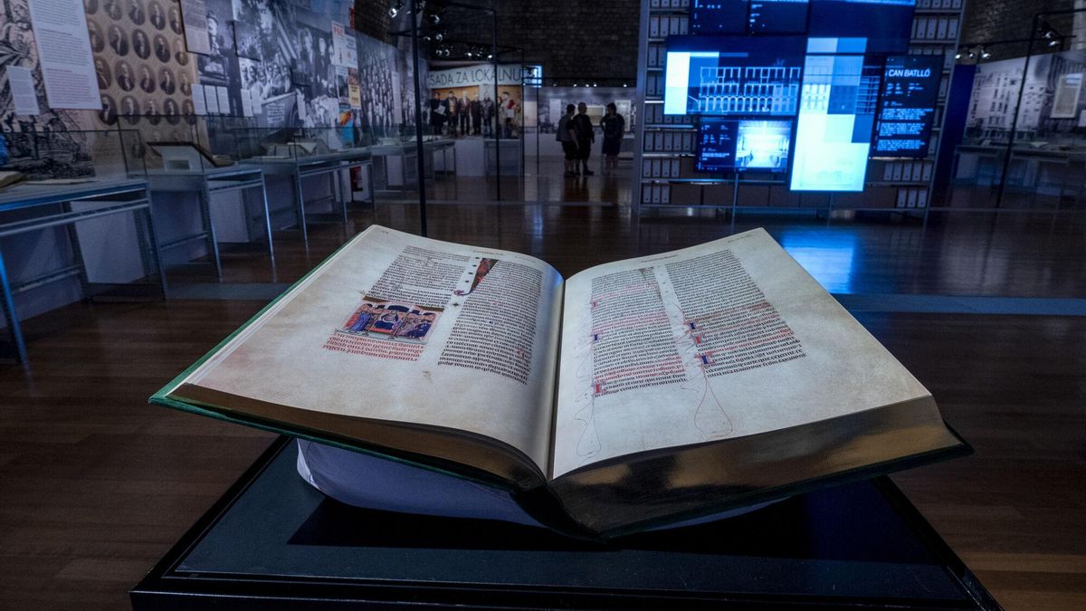 El Saló del Tinell relata a través de los tesoros del Arxiu Històric la singular biografía de Barcelona