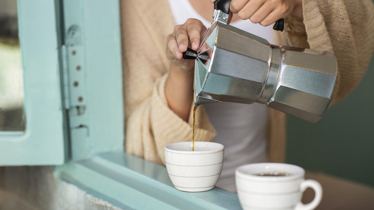 CÓMO LIMPIAR CAFETERA ITALIANA | Cafetera italiana impecable: aprende cómo  limpiarla por dentro y por fuera