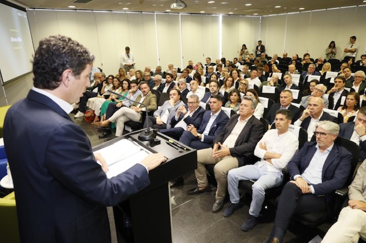 Alfredo Millá, presidente de INECA hablando de la infrafinanciación de la provincia de Alicante
