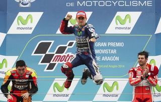 Lorenzo aprovecha un error de Márquez para triunfar en Alcañiz