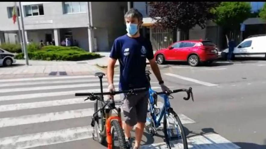 El ciclista Gustavo César Veloso recupera las bicicletas que le robaron