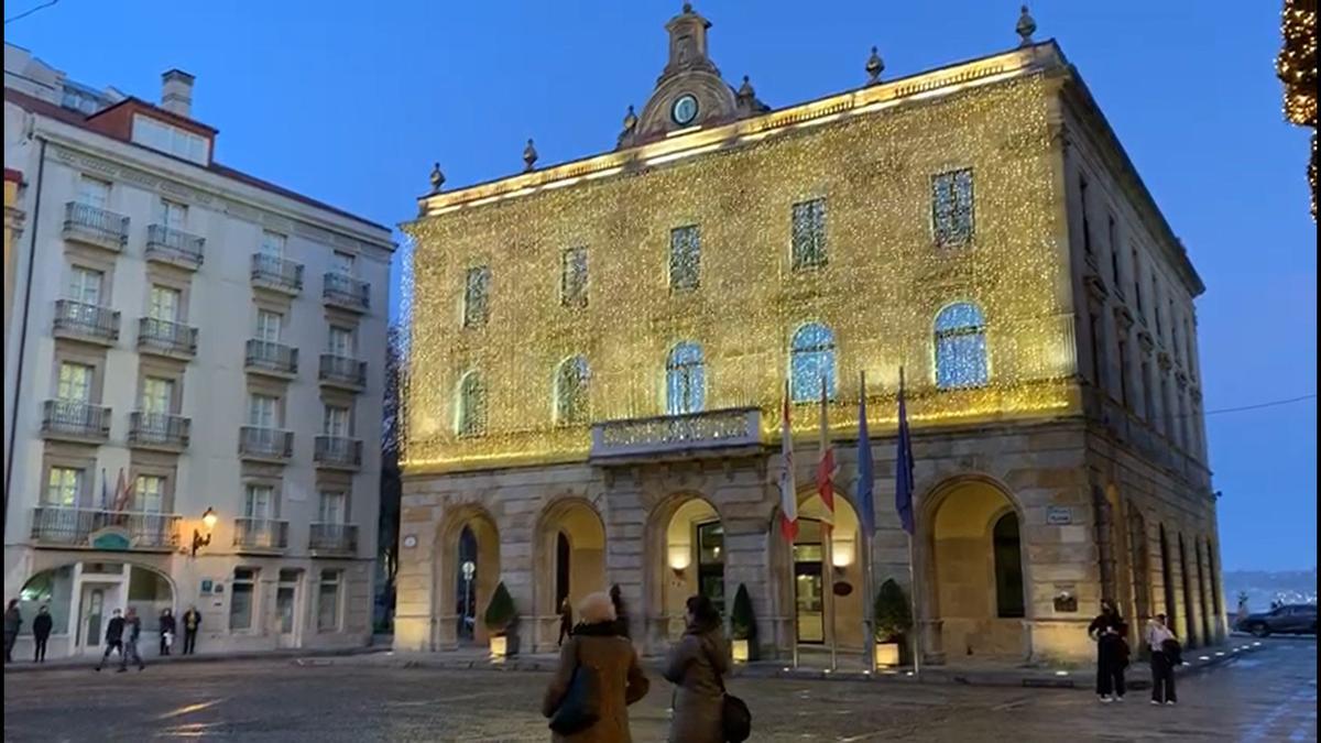 La luz de Navidad ya alumbra Gijón