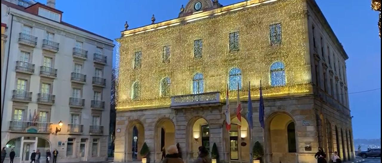 La luz de Navidad ya alumbra Gijón