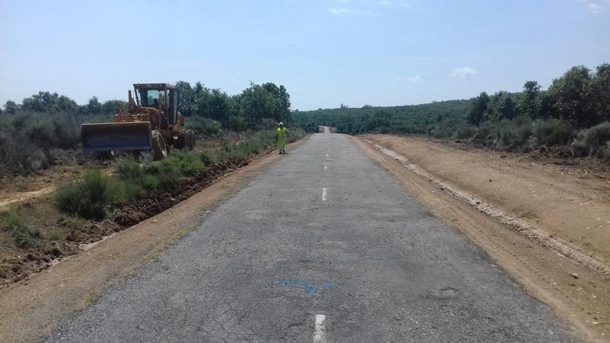 Obras en la carretera de Mombuey a Lanseros