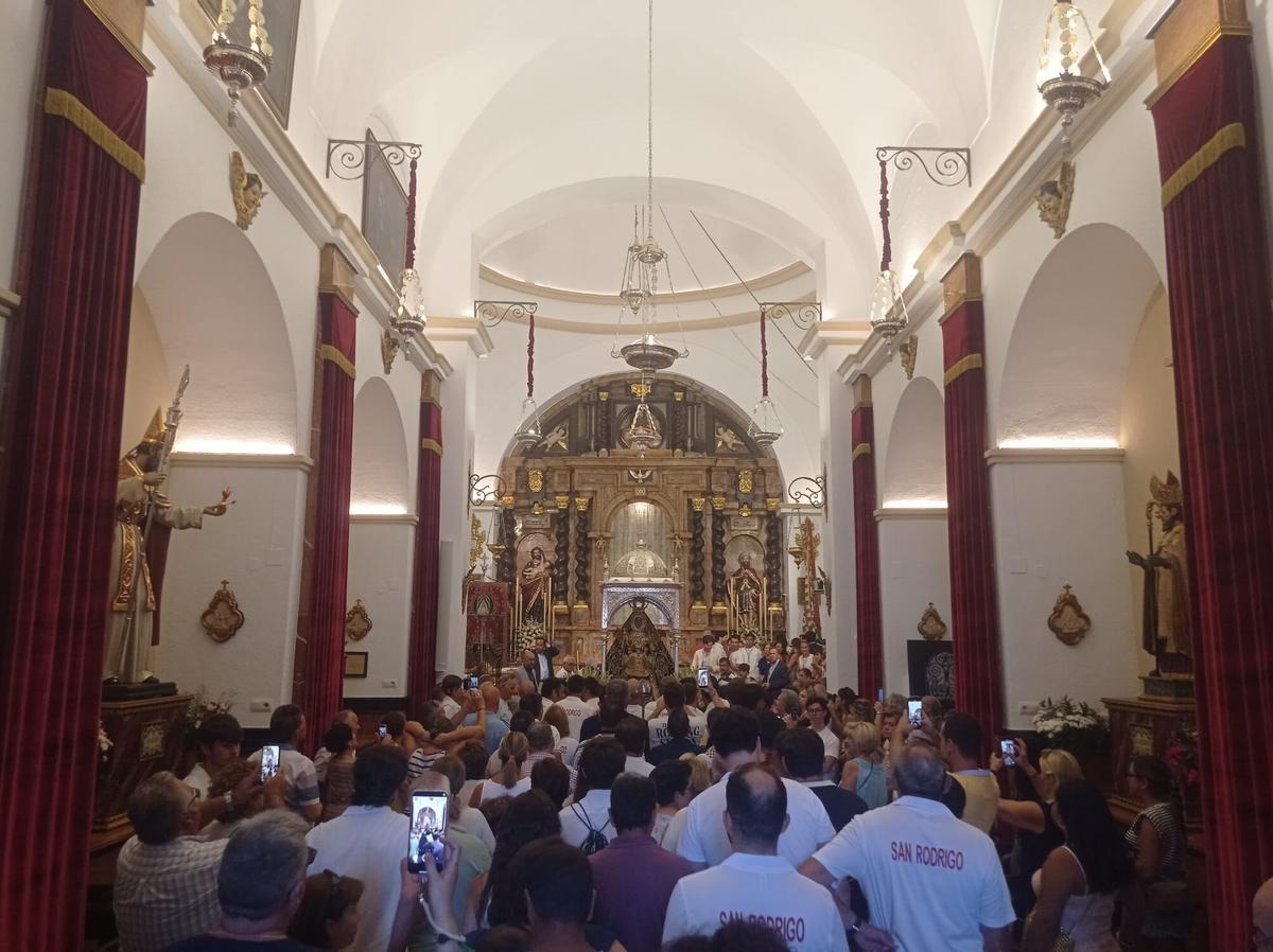 Cabra se reencuentra con la Divina Serrana en la romería de Votos y Promesas