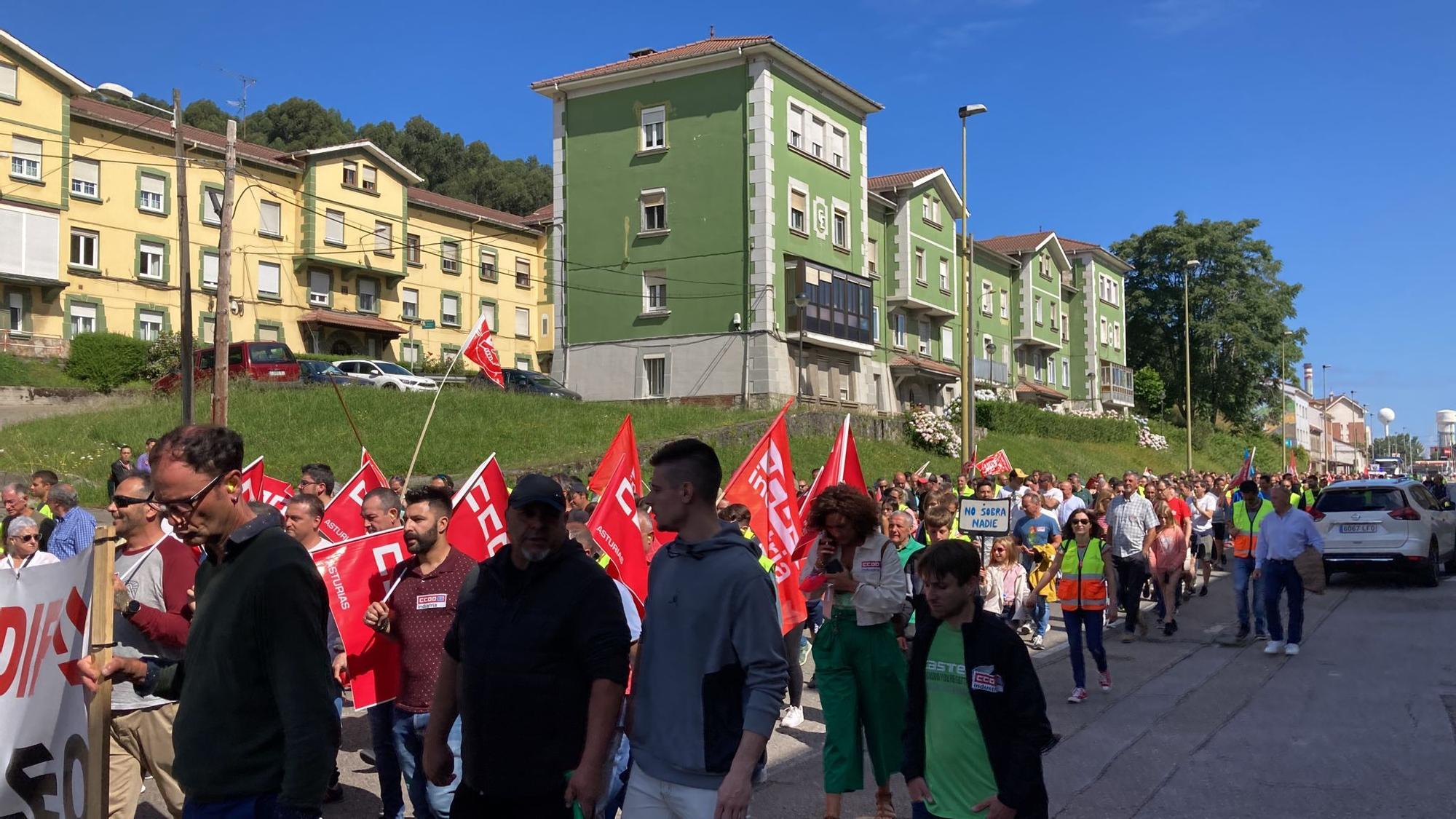 Los trabajadores de Saint-Gobain salen a la calle para frenar los despidos en Avilés