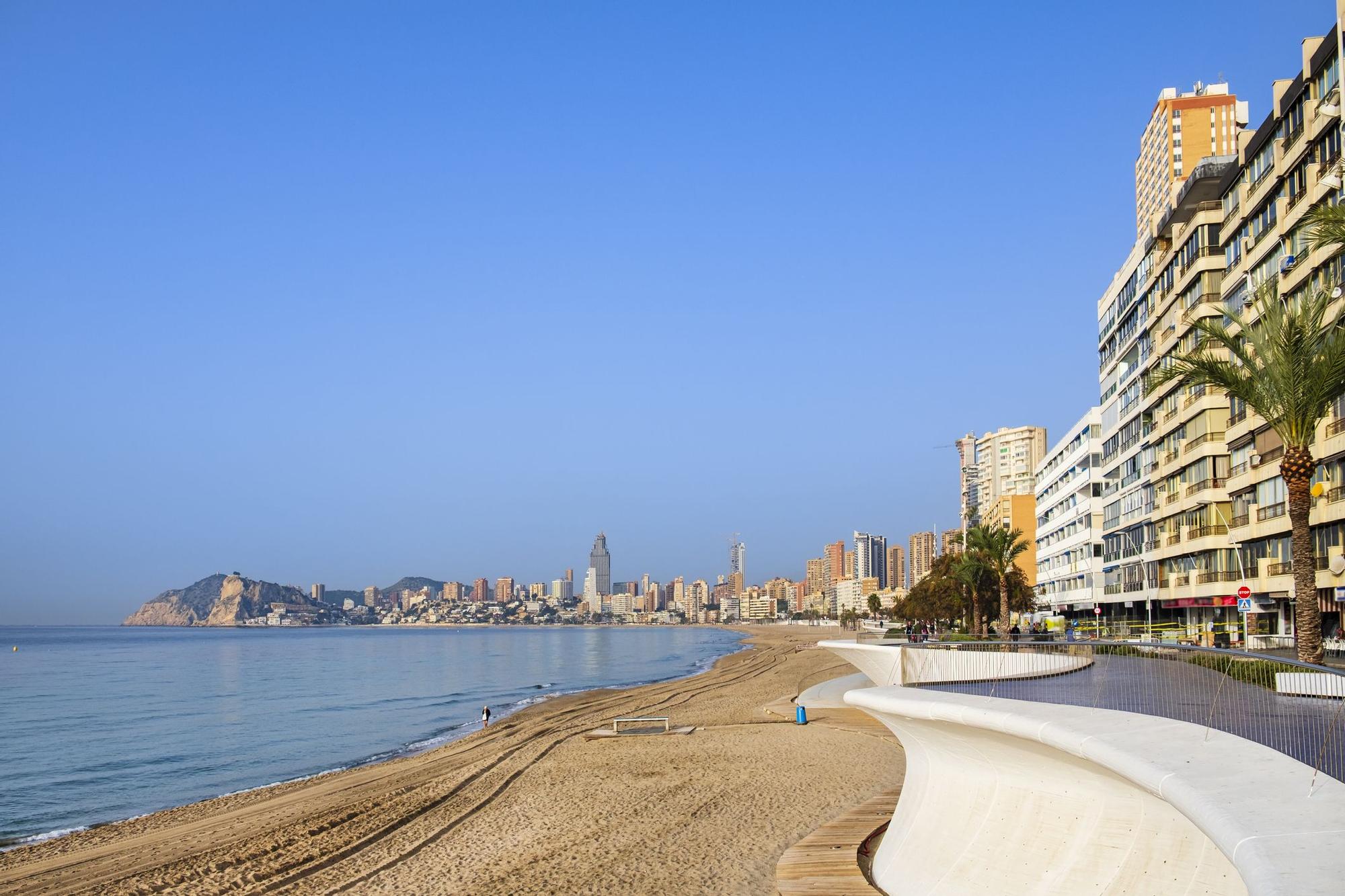 Paseo de la playa de Poniente.