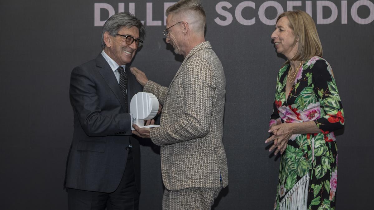 Un momento de la entrega de premios, en la que intervinieron el presidente de Porcelanosa, Héctor Colonques, y su consejera delegada, María José Soriano.