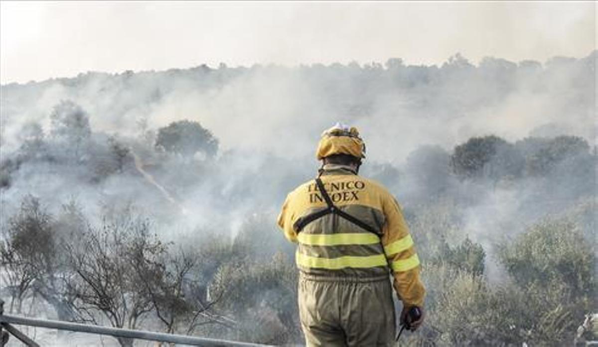 Denuncian deficiencias en las provisiones para bomberos del Infoex