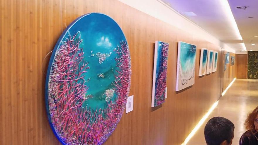 Gemma Gavaldà inaugura su exposición inspirada en el Mediterráneo en Ibiza