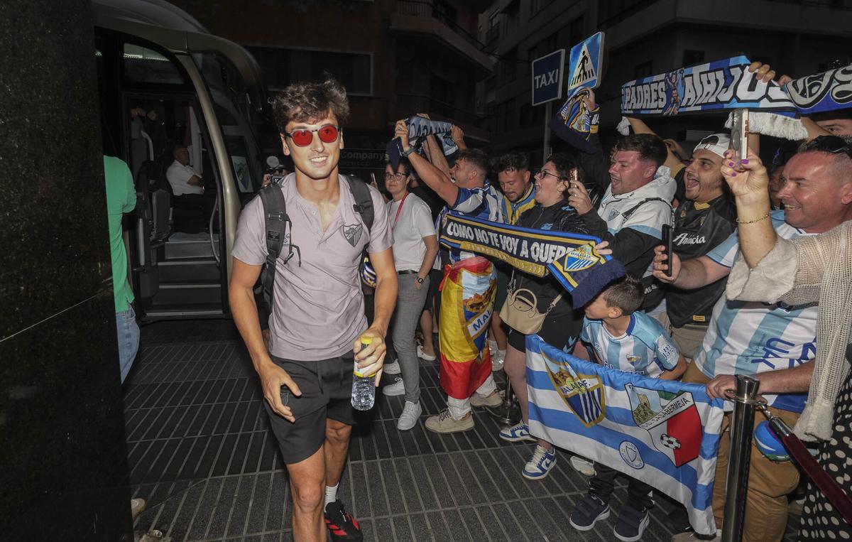 LLegada del equipo de fútbol Málaga CF al Hotel Cristina LLegada del equipo de fútbol Málaga CF al Hotel Cristina