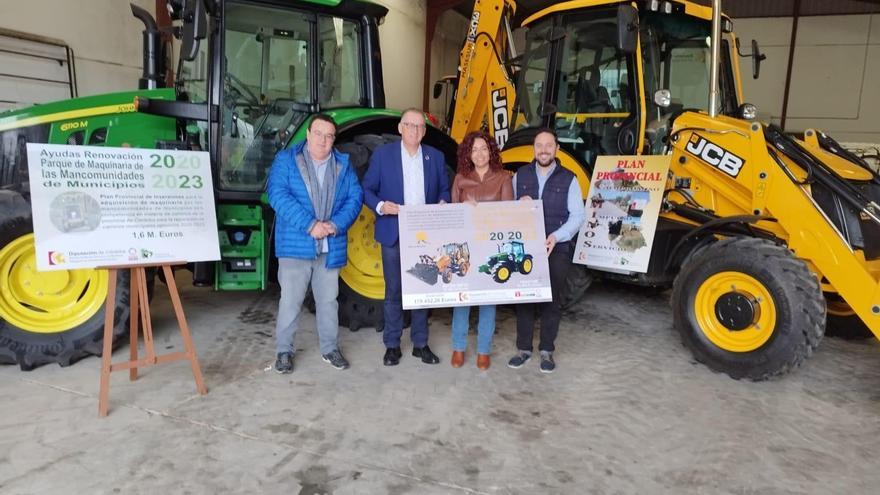 La Diputación entrega a la Mancomunidad de Sierra Morena Cordobesa maquinaria para el arreglo de caminos