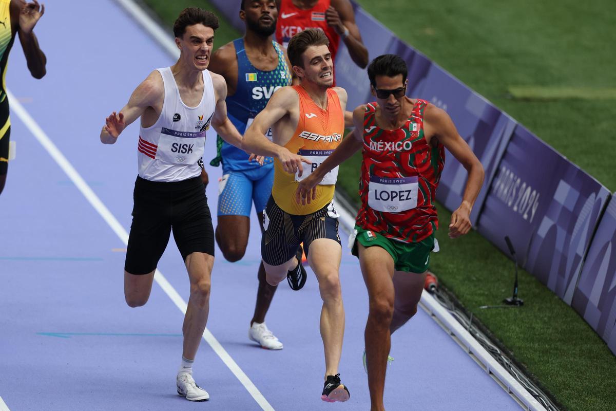 Adrián Ben en la repesca 800m masculino.