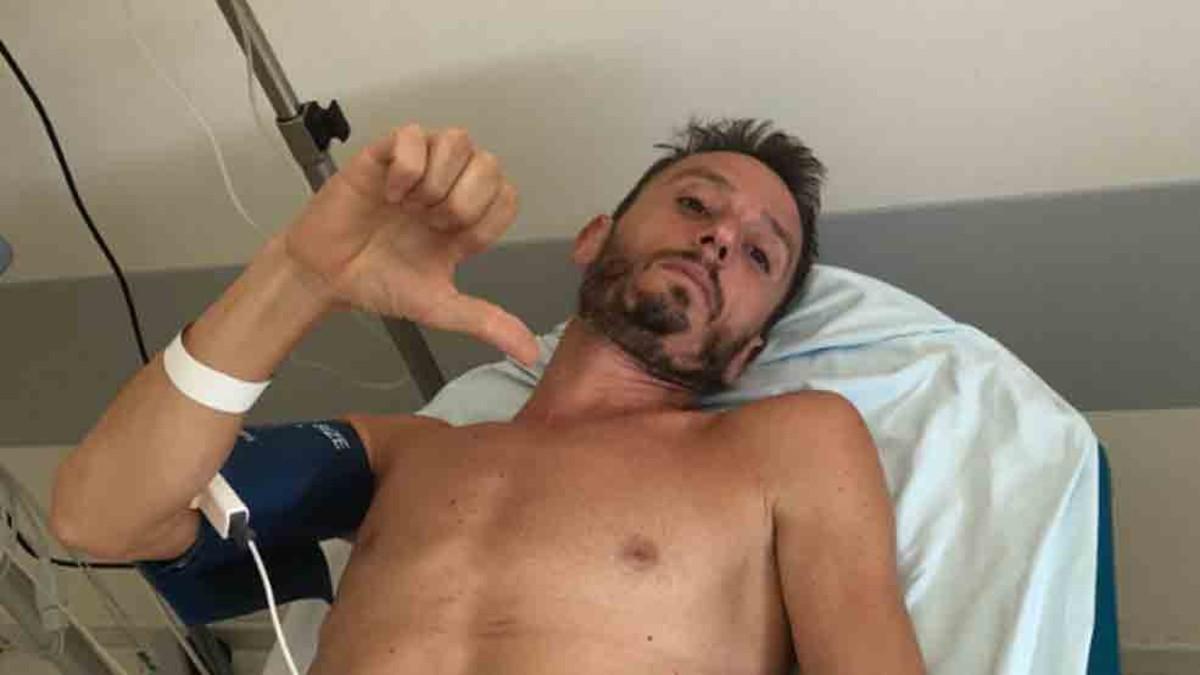 Carles Castillejo se encuentra en el hospital tras sufrir la fractura de una vértebra (L4)