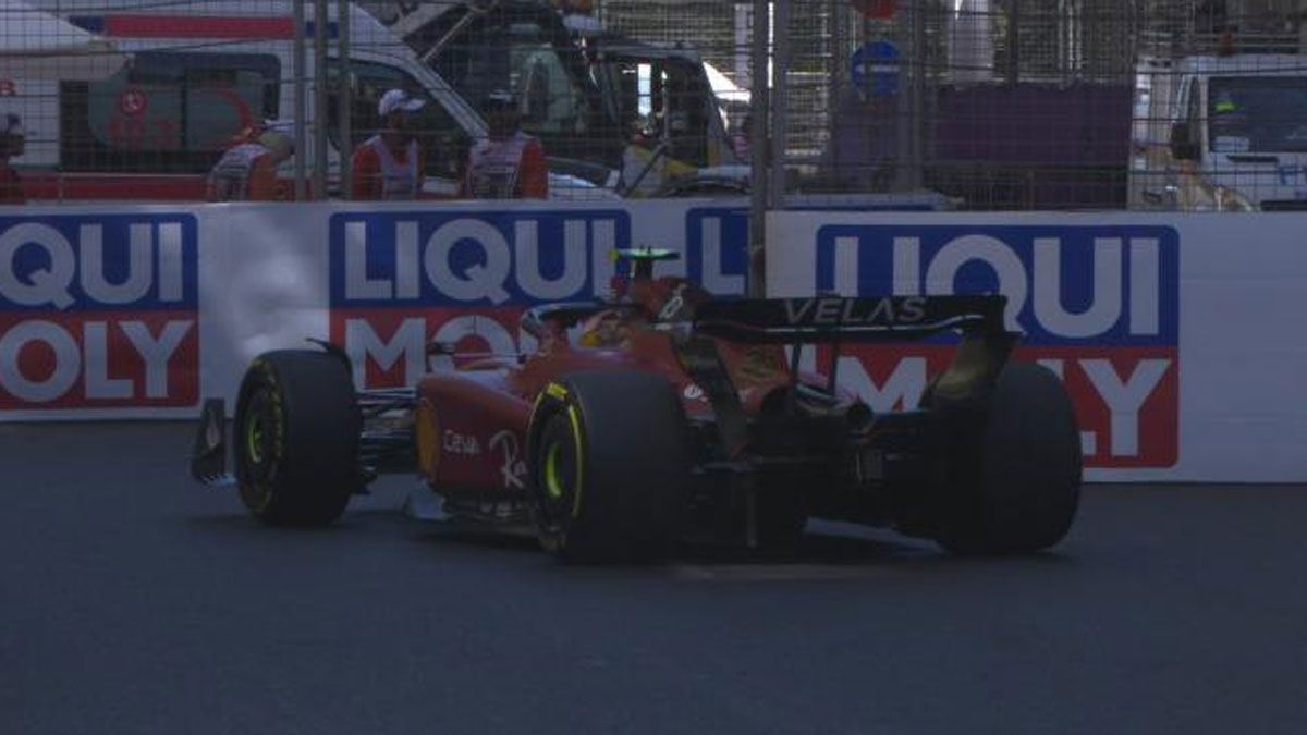 Sainz se ha parado por un fallo en su Ferrari