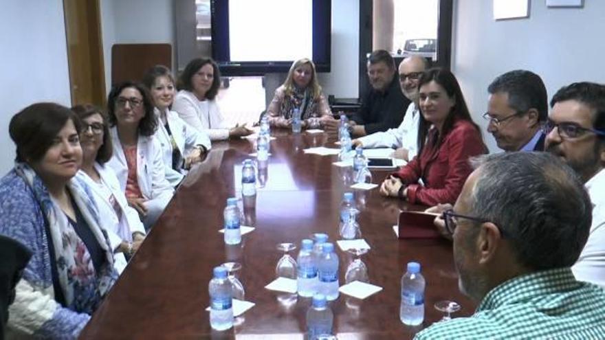 La consellera Montón en su visita ayer al hospital de Vila-real.